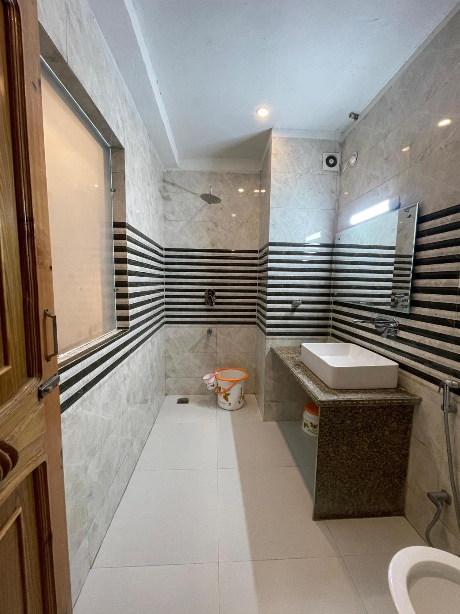 Hotel Zoon Dabb Srinagar Airport Kashmir 외부 사진